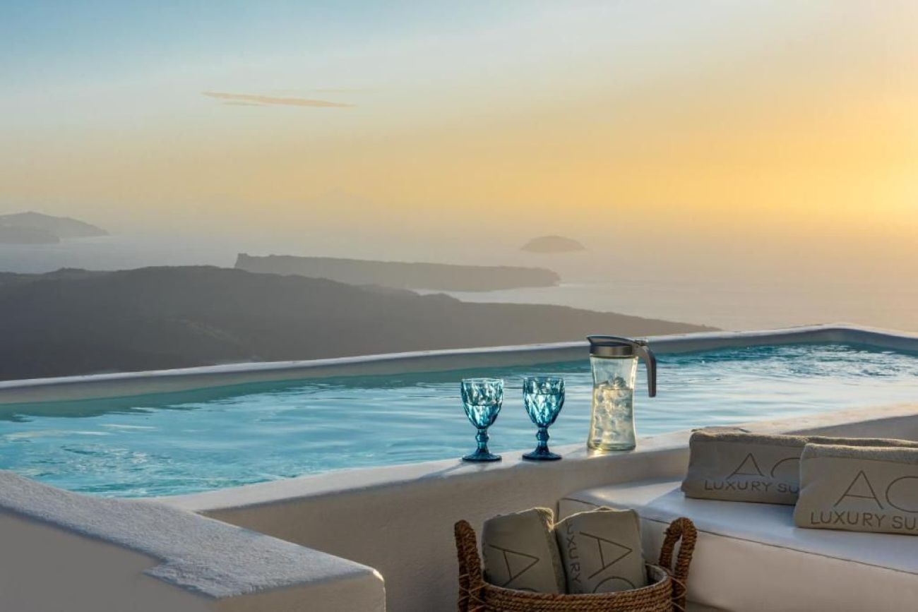 Aqua Luxury Suites Santorini 5*