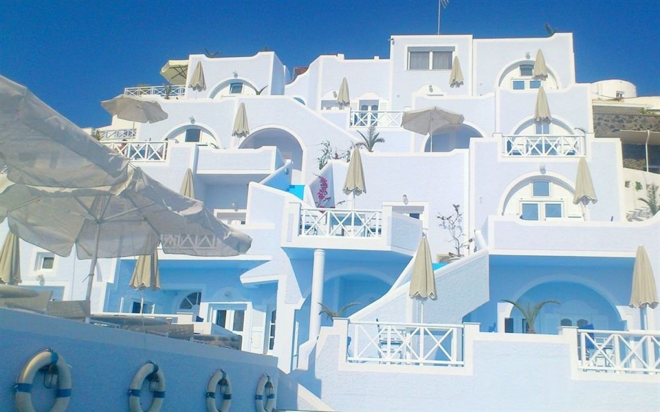 Erato Apartments