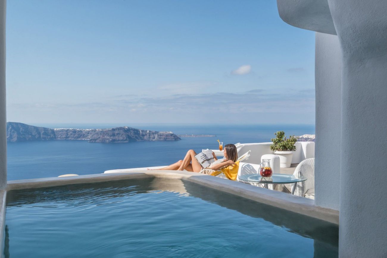 Iliovasilema Suites Santorini 4*