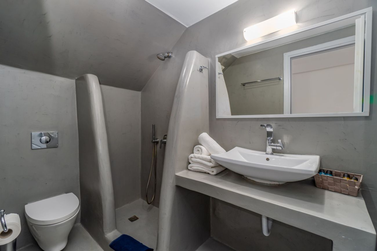 Central Fira Suites