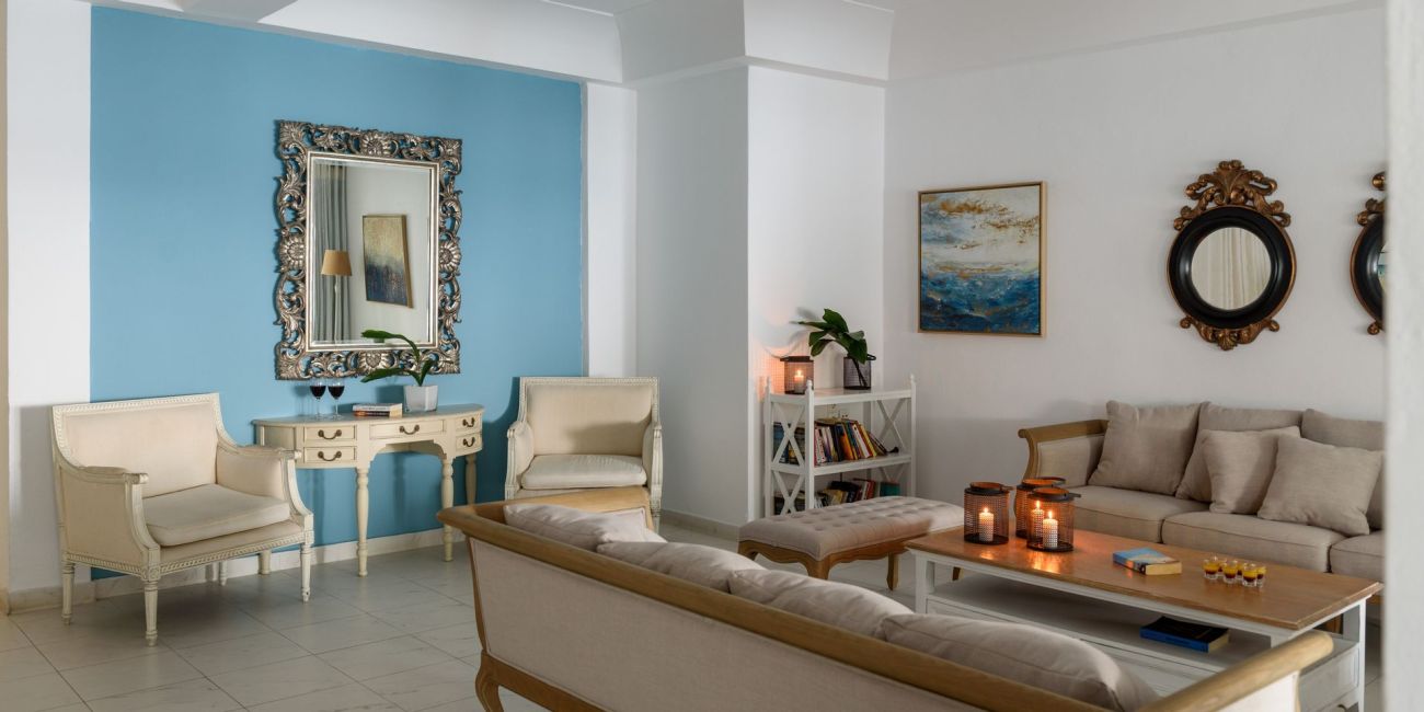 Alesahne Beach Hotel Santorini