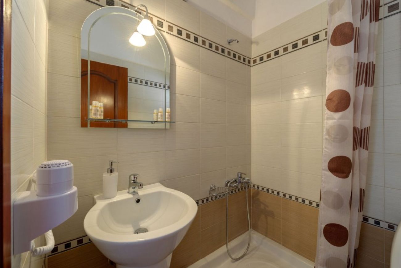 Akrotiri Apartments