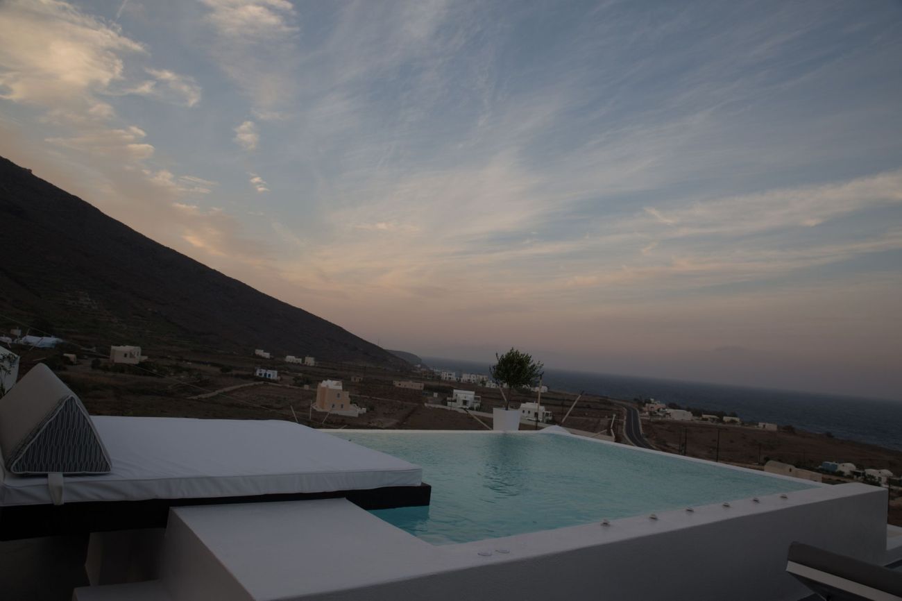 Horizon Mills Villas and Suites Santorini 5*