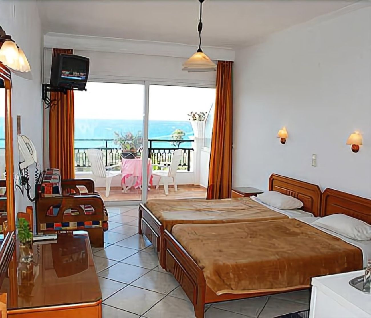 Aloha Hotel 3*