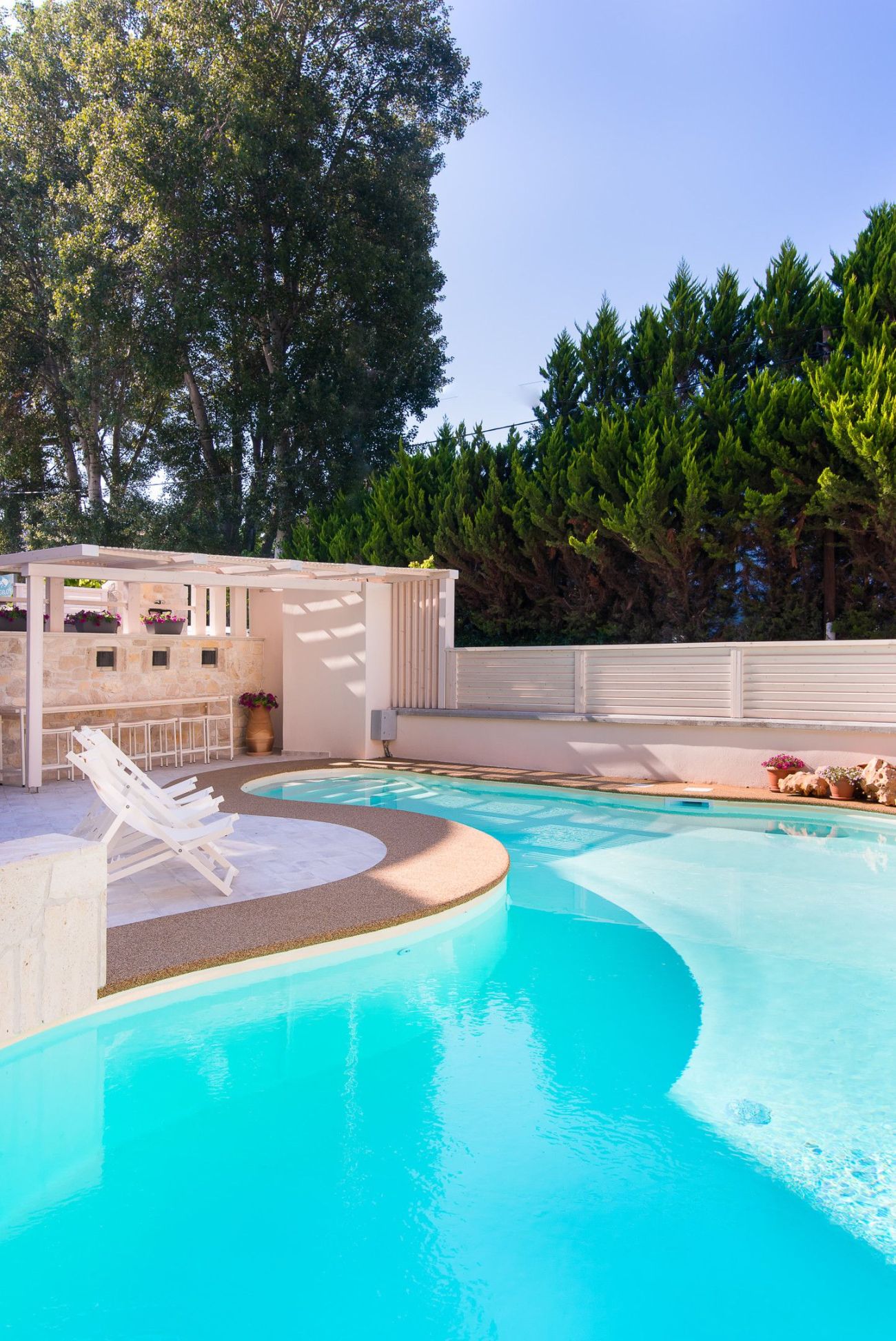 Neikos Mediterranean Luxury Suites 4*