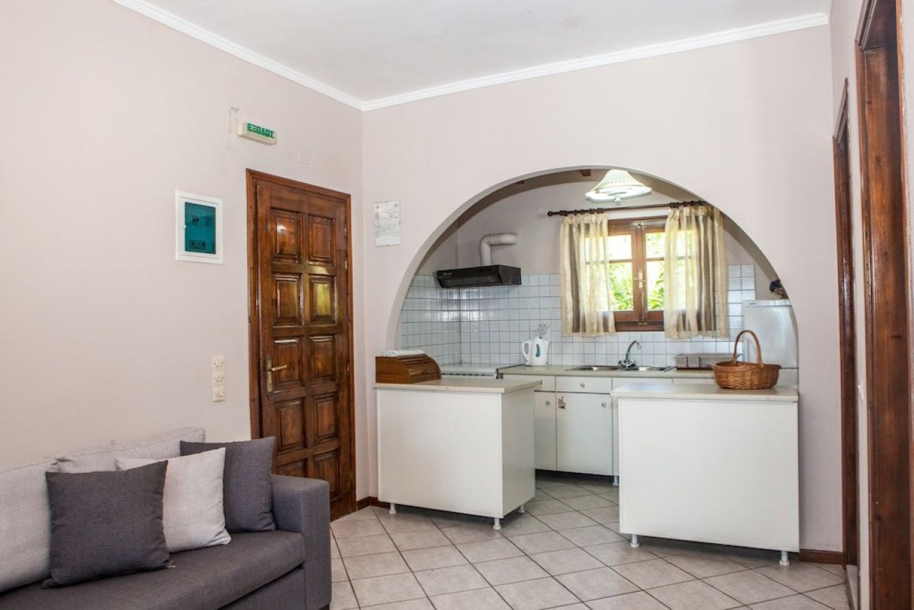 Eleana Apartments and Studios