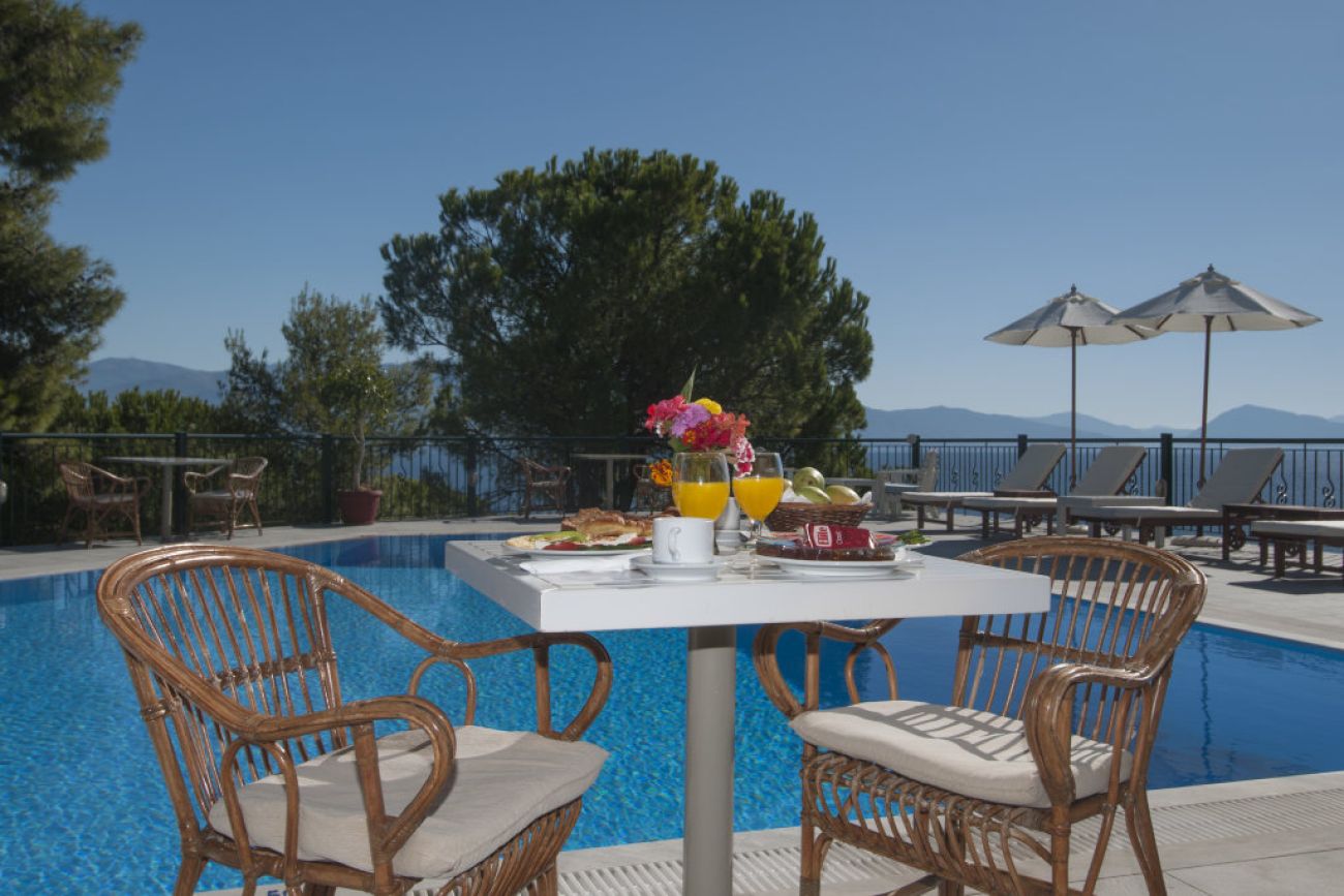 Aliki Hotel 4*