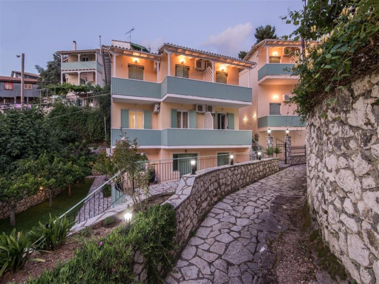 Olive Tree Hotel 2*