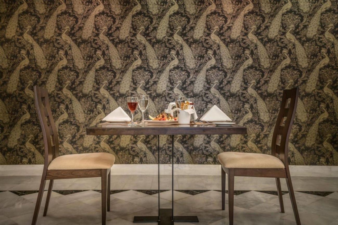 Elegance Luxury Executive Suites 5*