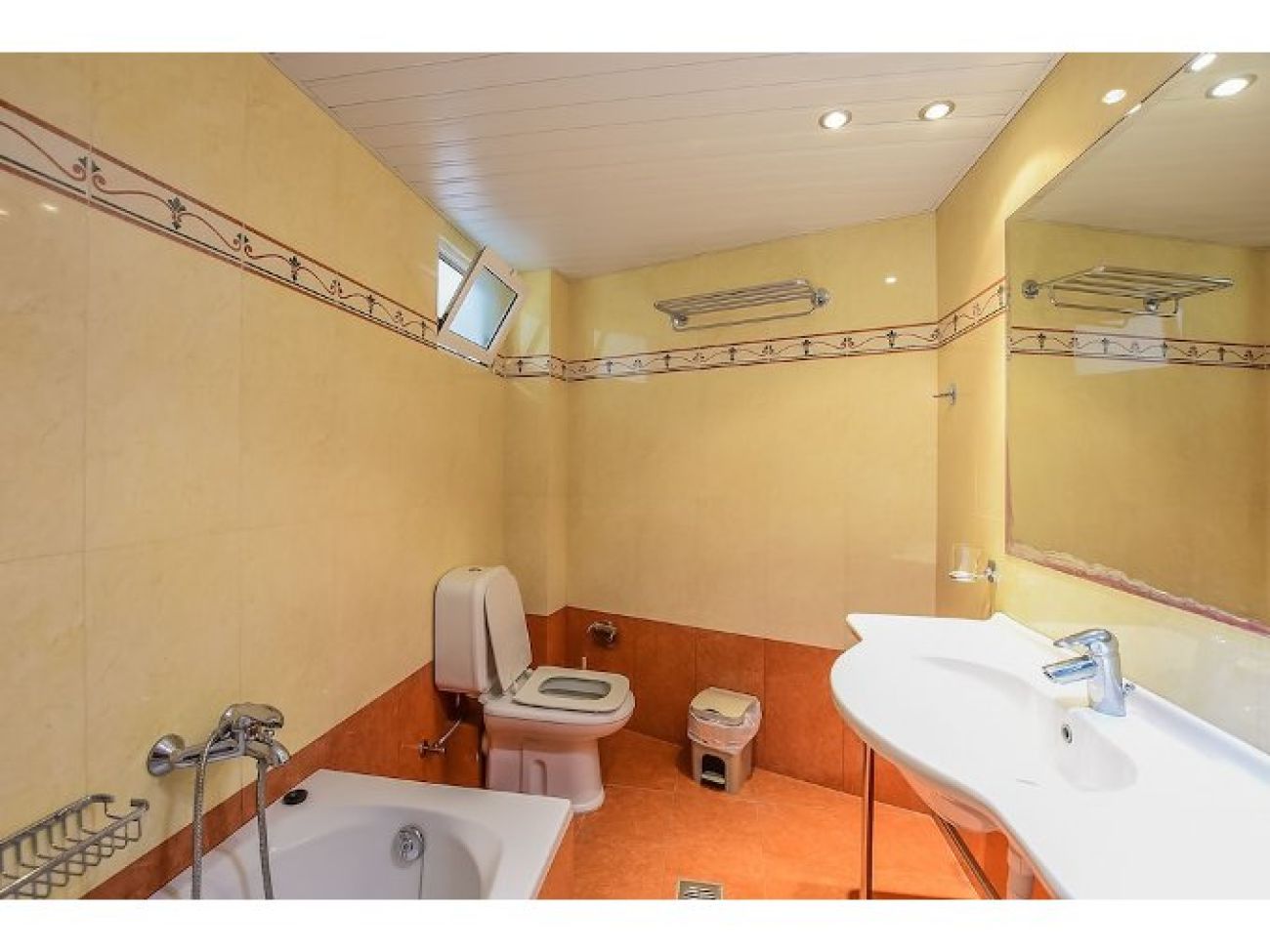 Timos Hotel 2*