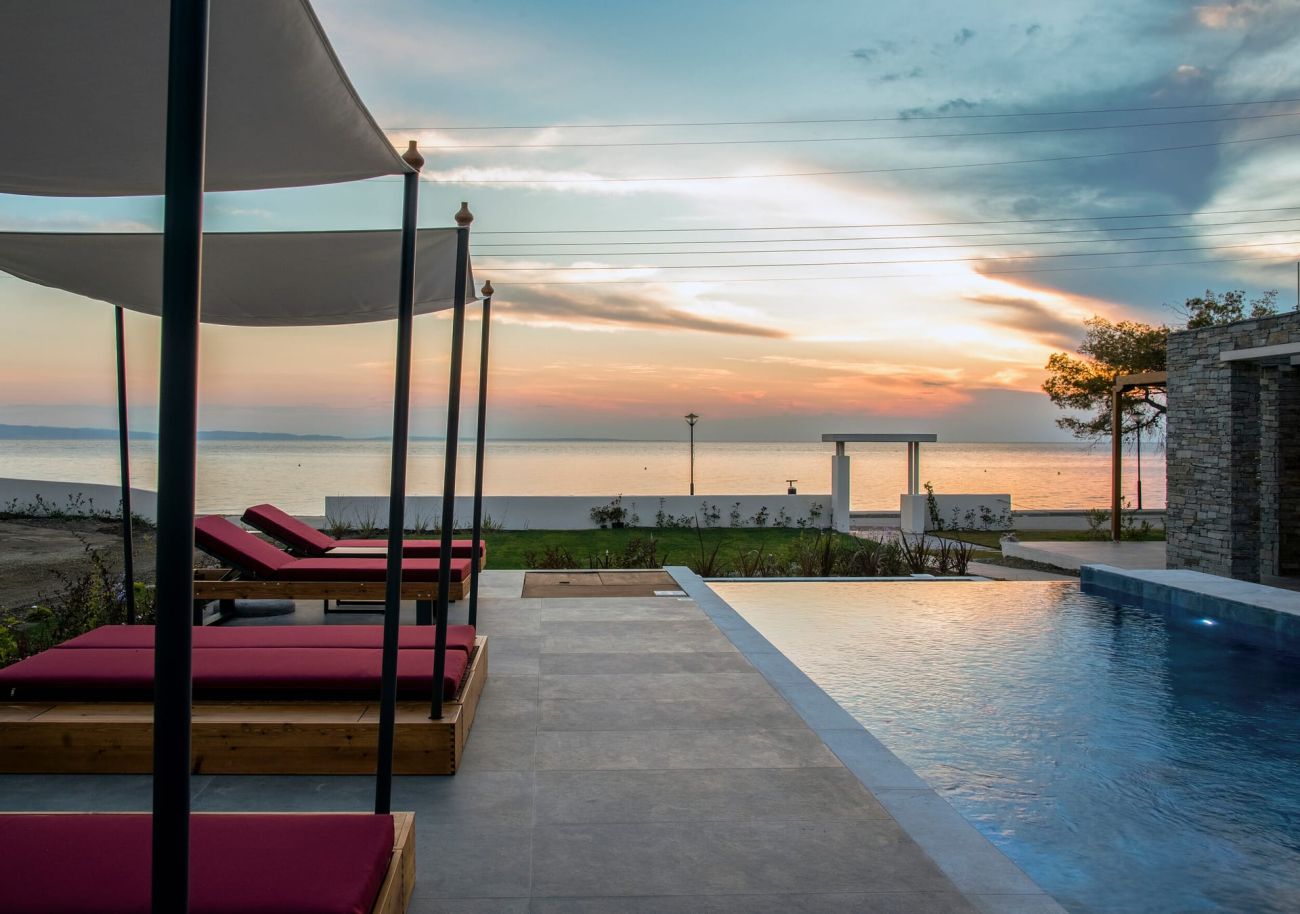 Amyntas Seafront Hotel 3*