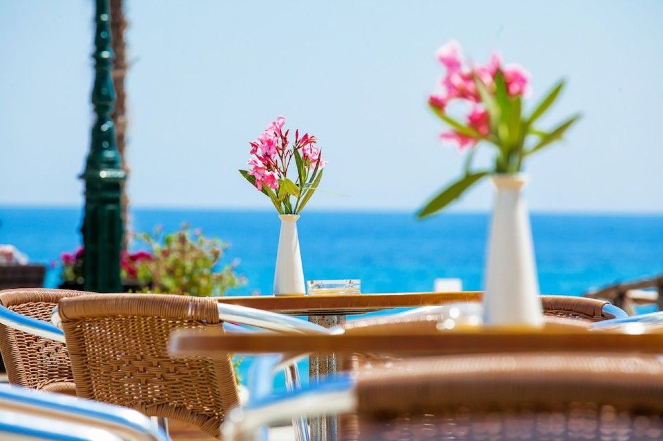 Dolphin Beach Hotel 3*