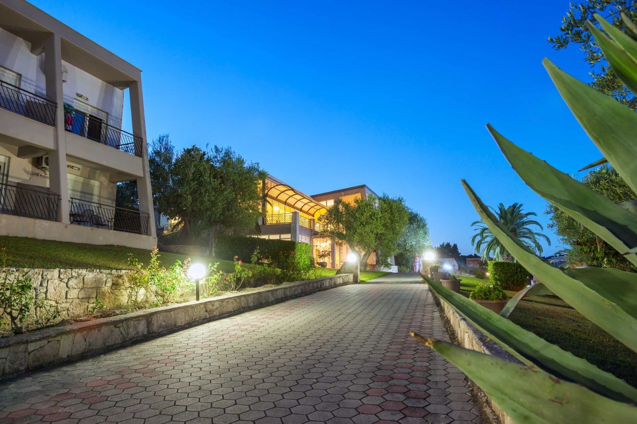 Iris Hotel 3*