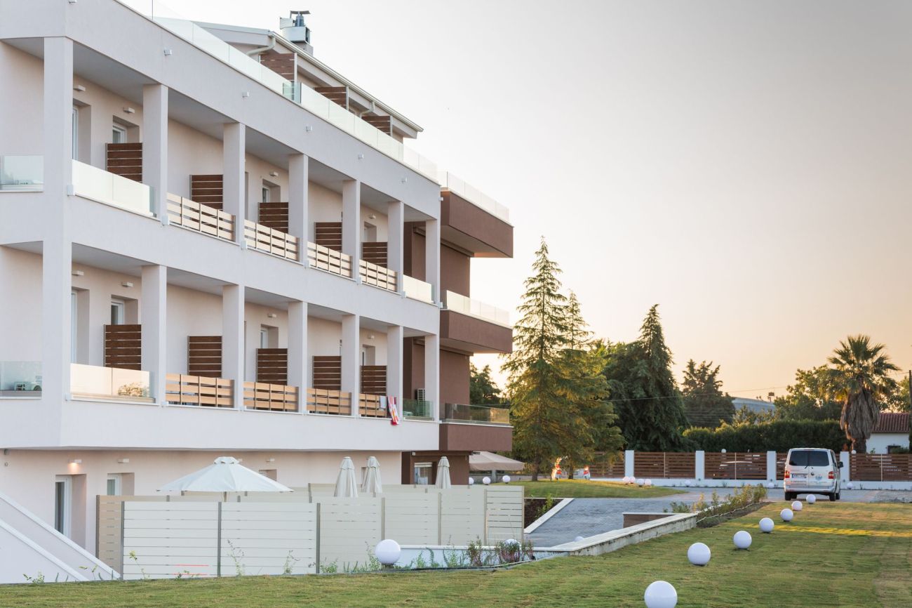 Mythic Summer Hotel 4*