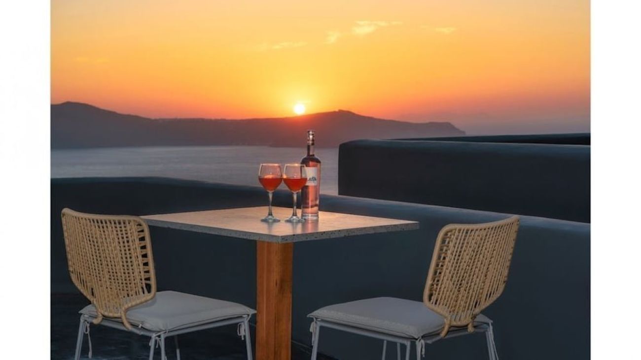 Villa Dusk and Dawn in Fira 4*