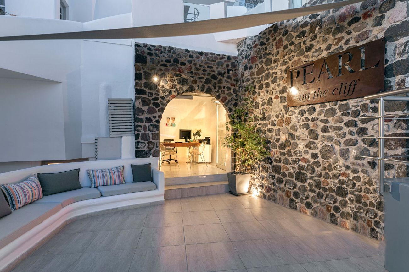 Pearl on the Cliff Hotel & Suites 4*