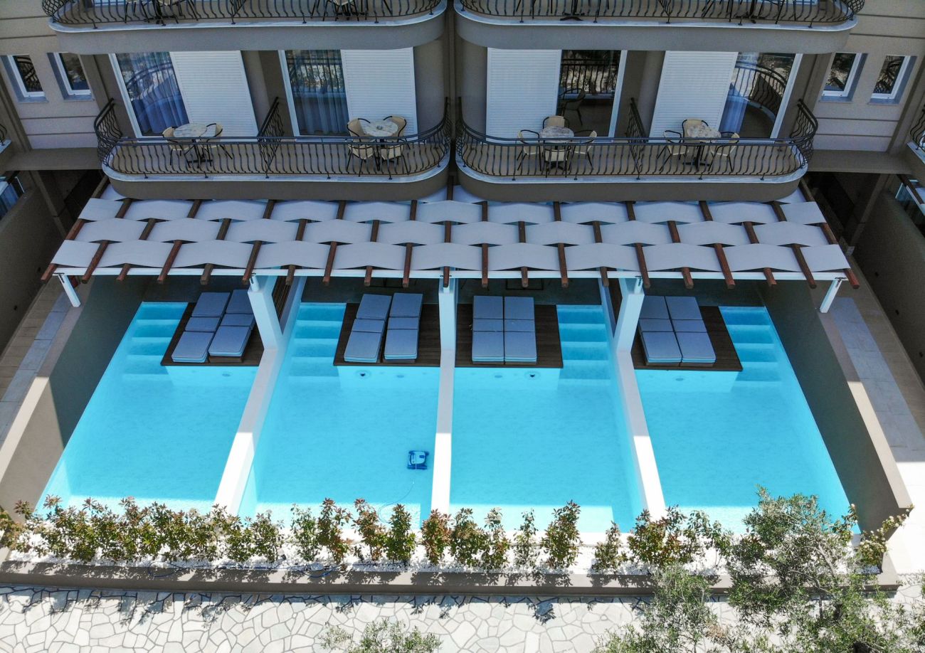 Royal Hotel and Suites 4*
