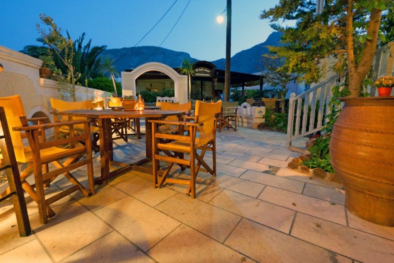 Sellada Apartments Santorini 3*