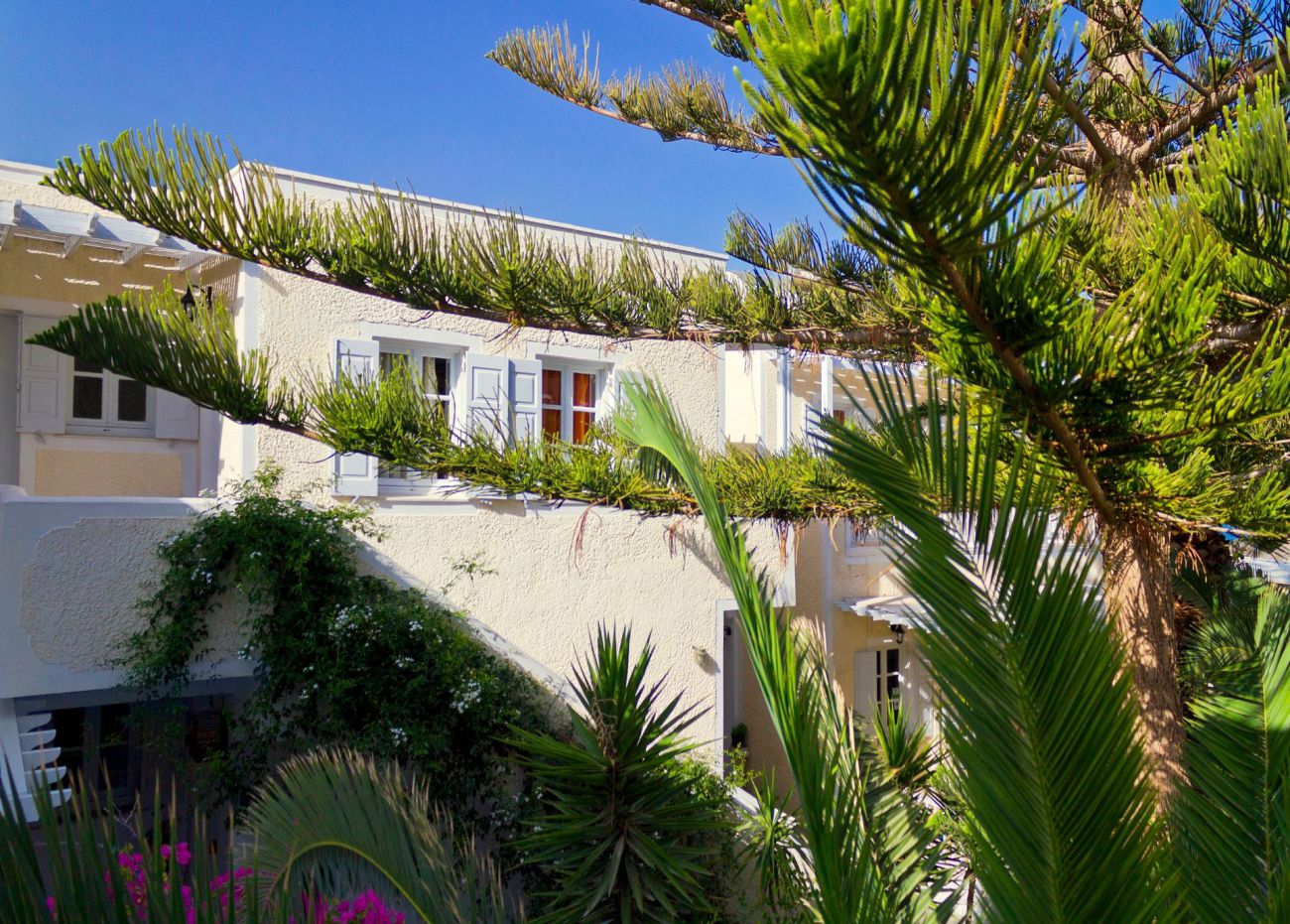Dolphins Apartments Santorini 3*