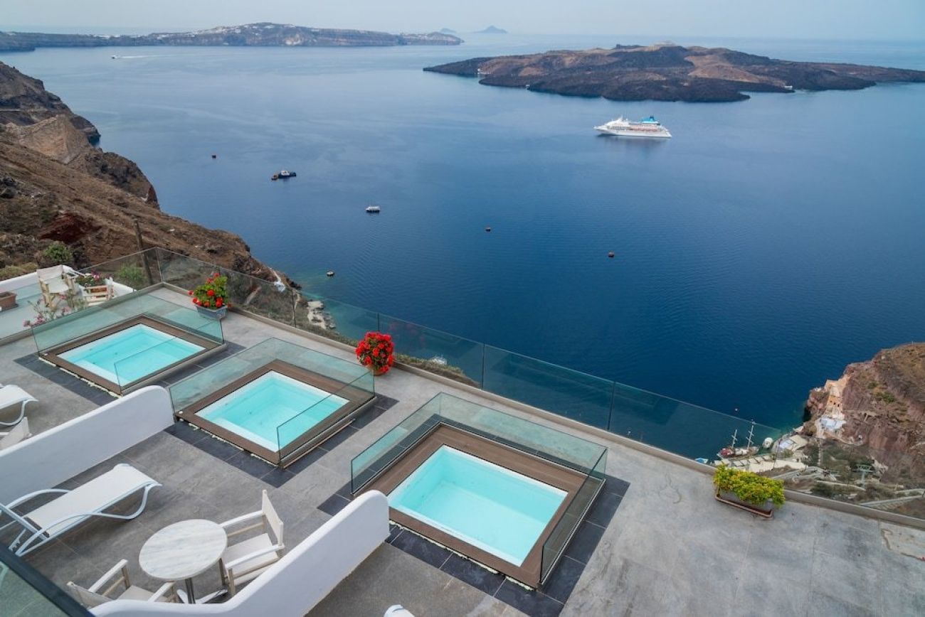 Kratiras View Luxury Suites 3*