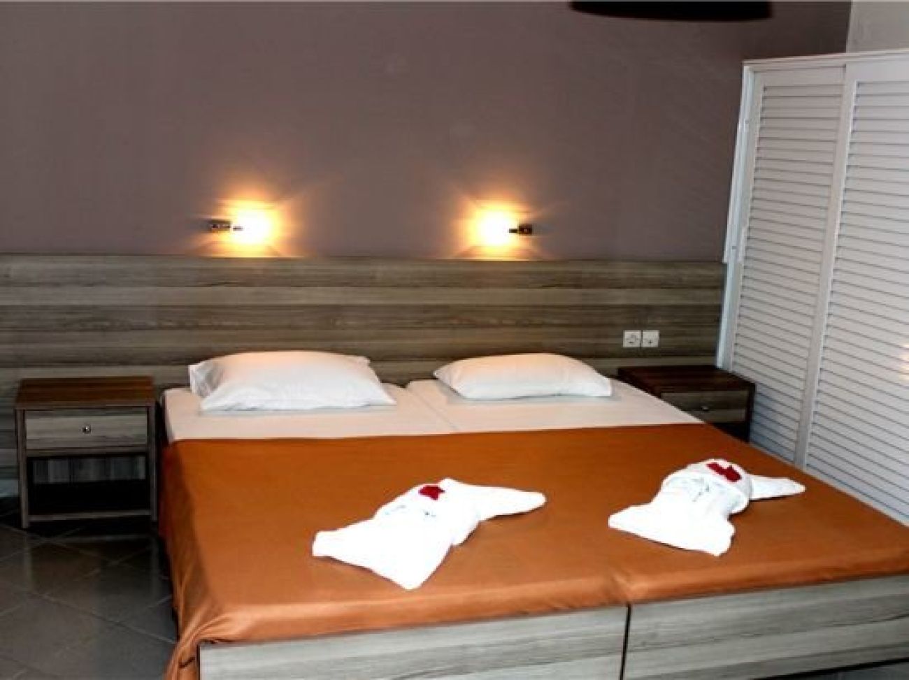 Cavos Beach House 2*