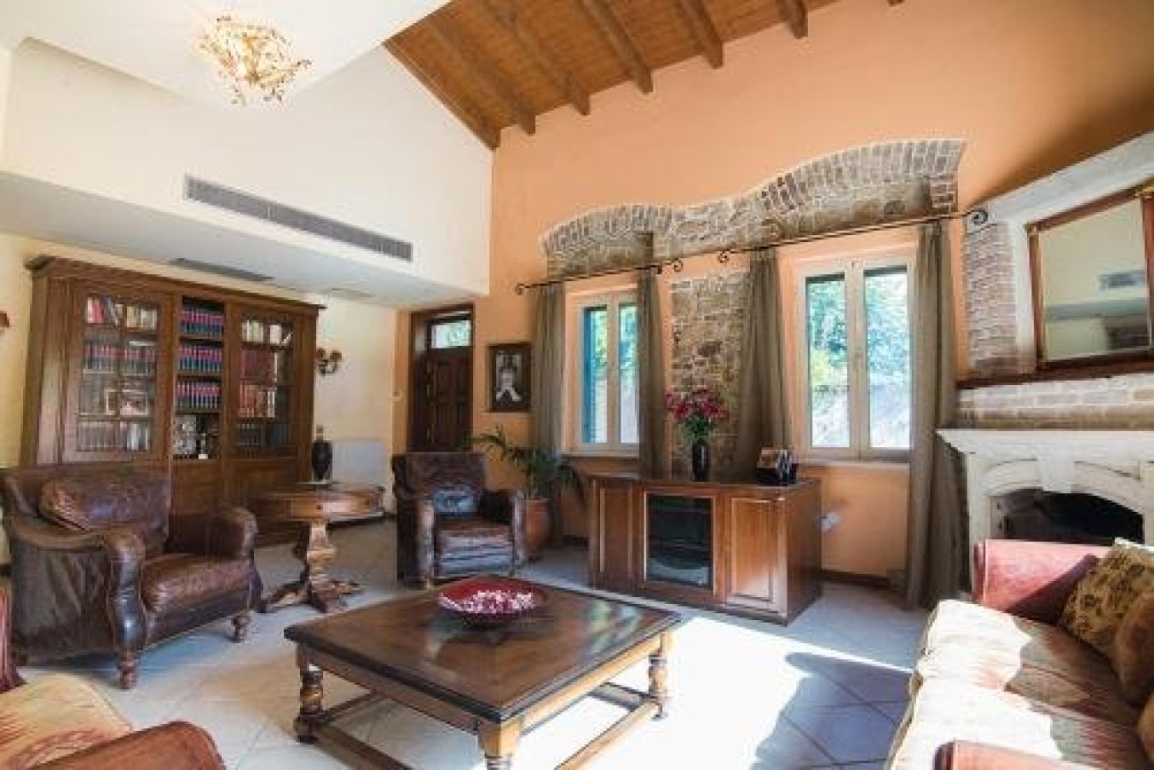 Moraitis Mansion 3*