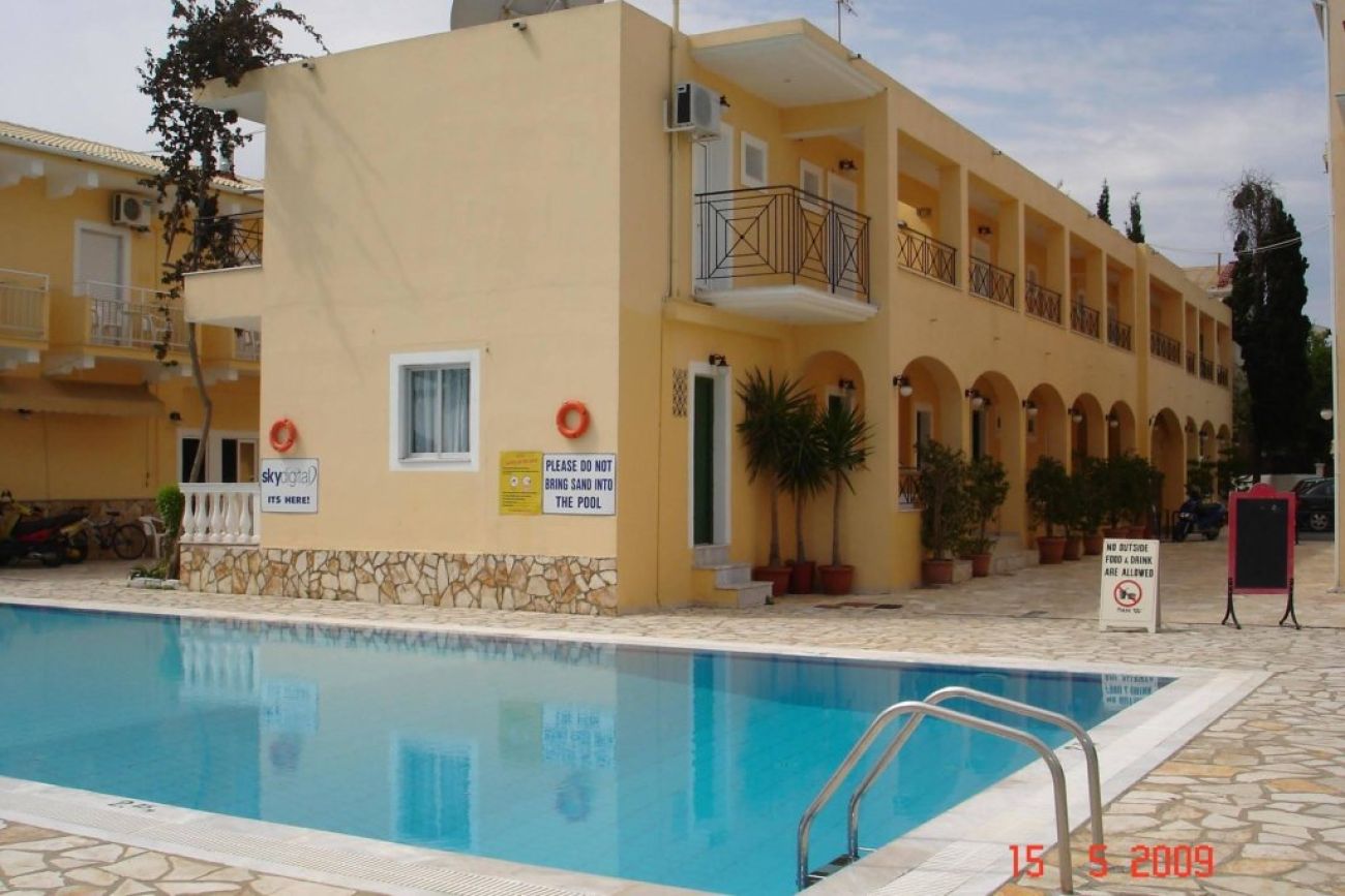 Lemon Grove Hotel And Studios 2*