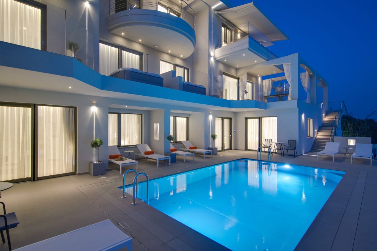 LIVINGHOME SUITES