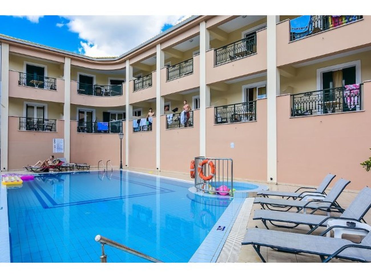 Timos Hotel 2*