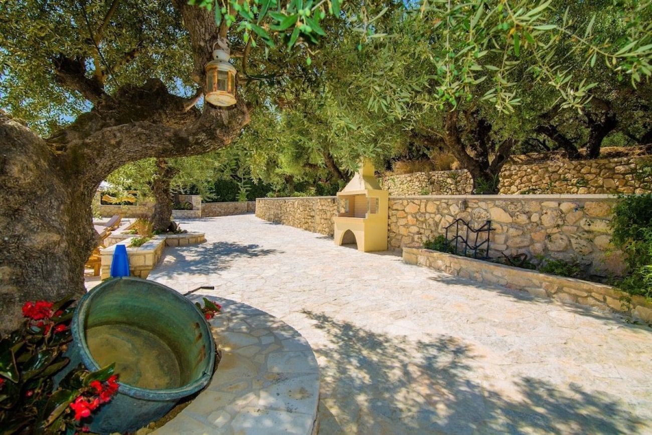 VILLA VAKIS 3*