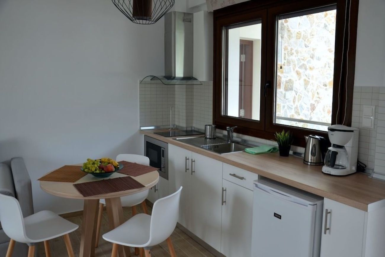 Hatzoudis Luxury Suites 4*