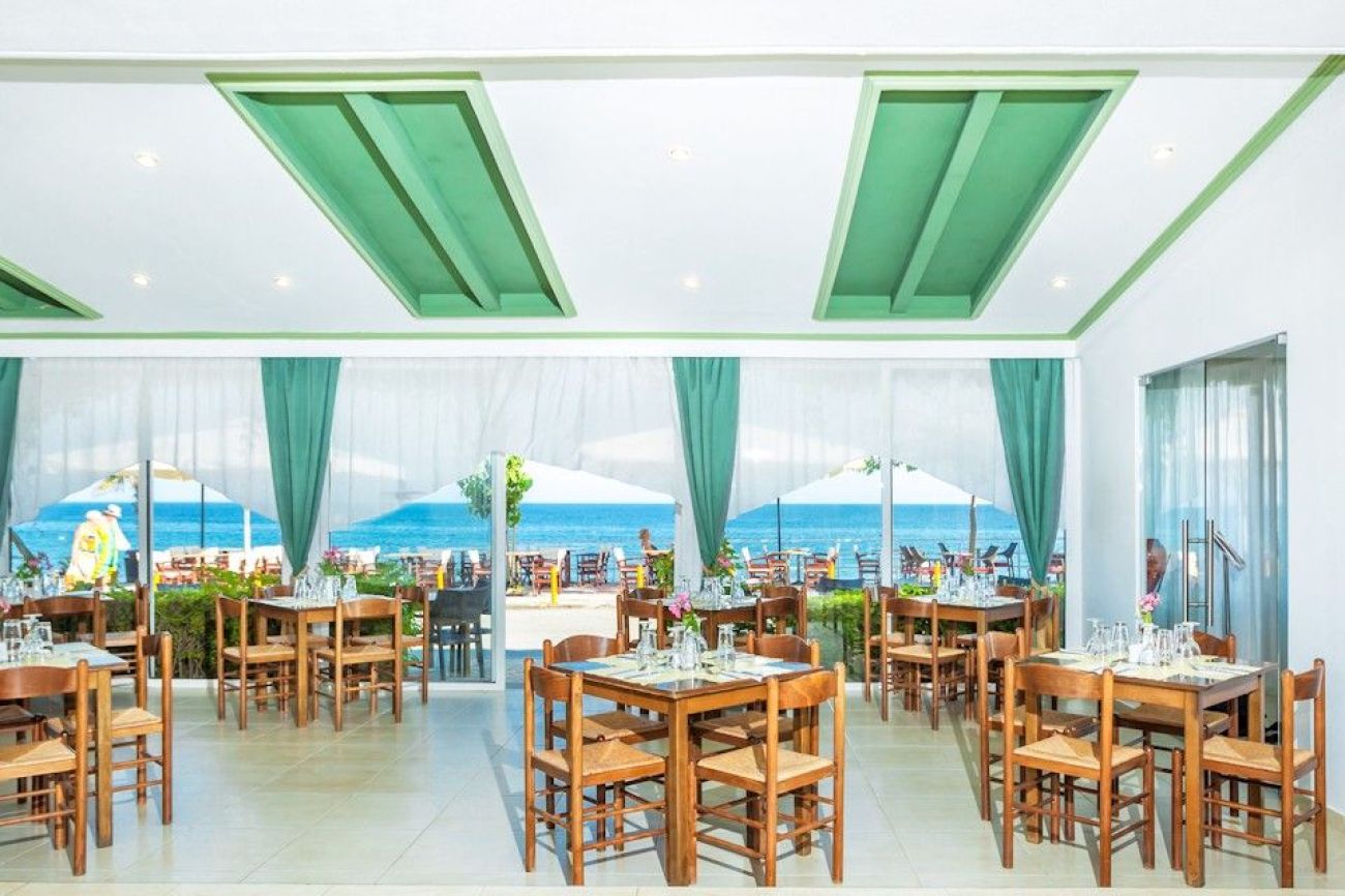 Dolphin Beach Hotel 3*