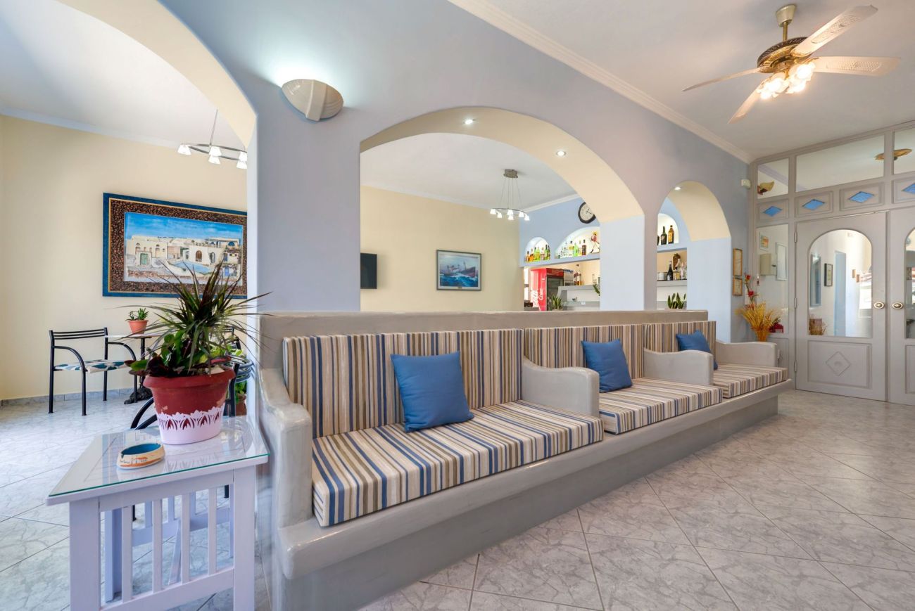 Akis Hotel Santorini 2*