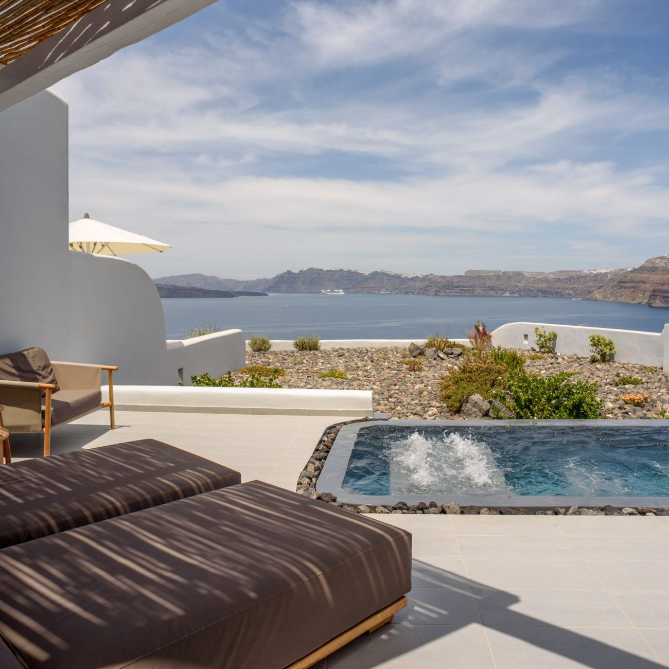 Neptune Luxury Spa Suites Santorini