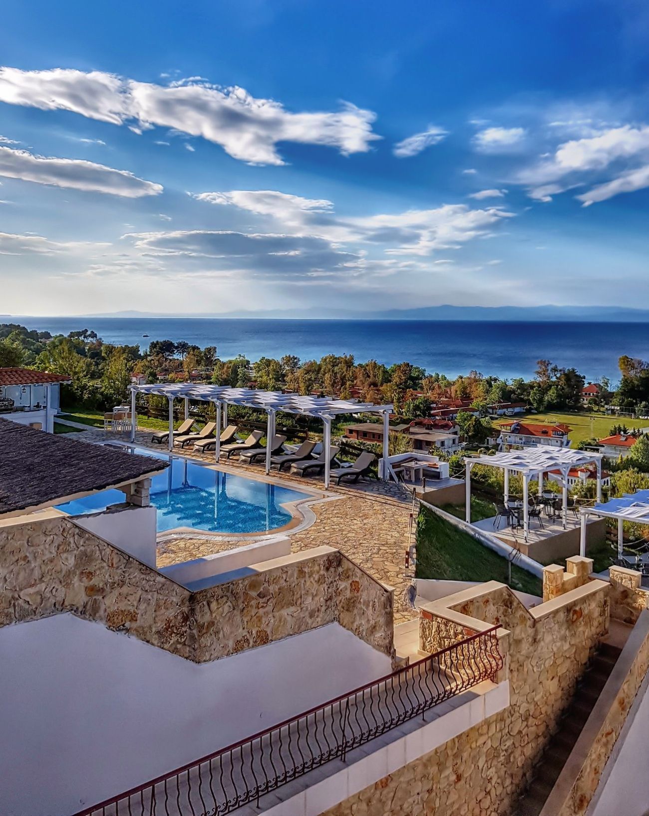 Bungalow White Apartments & Suites Halkidiki