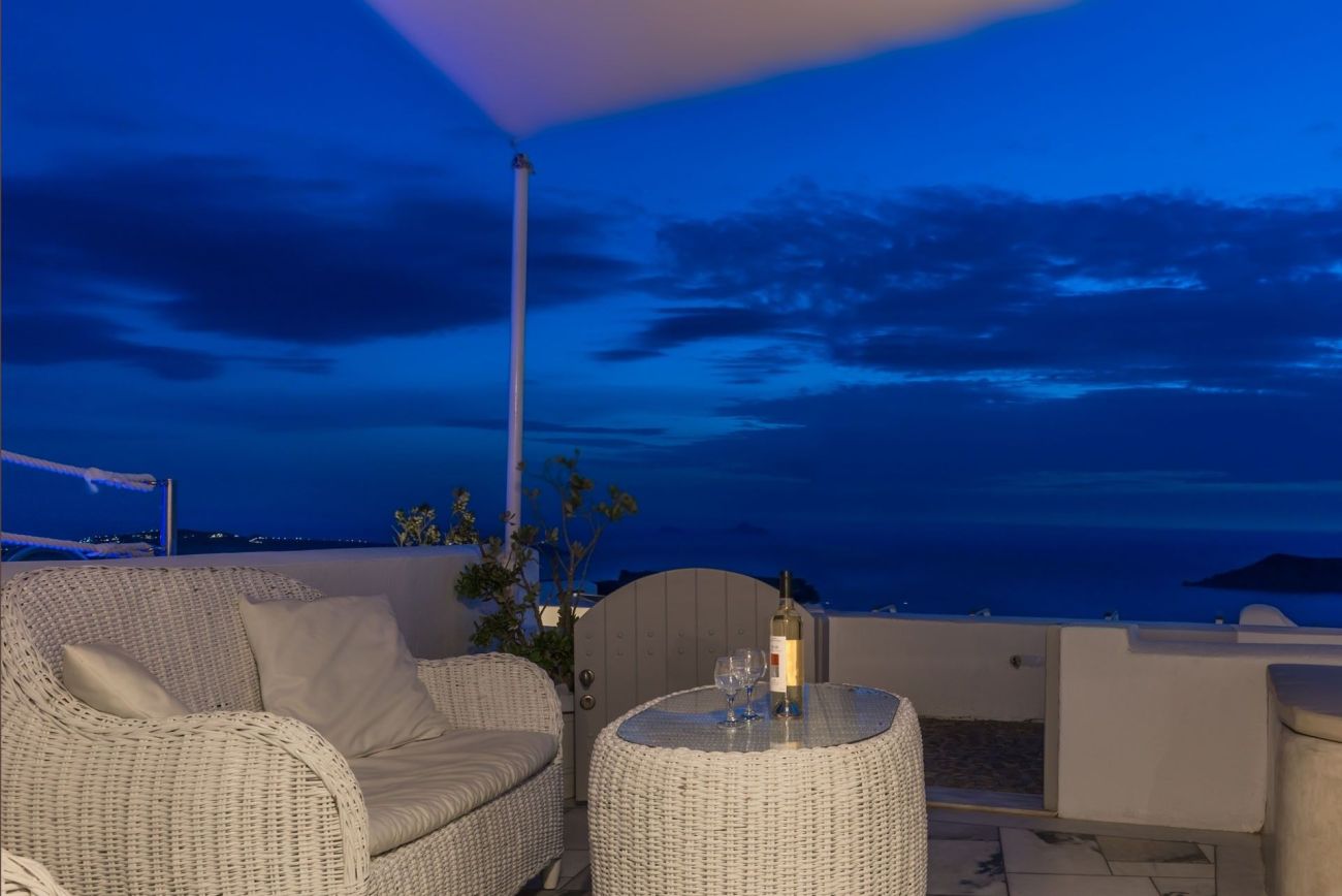 Iliovasilema Suites Santorini 4*