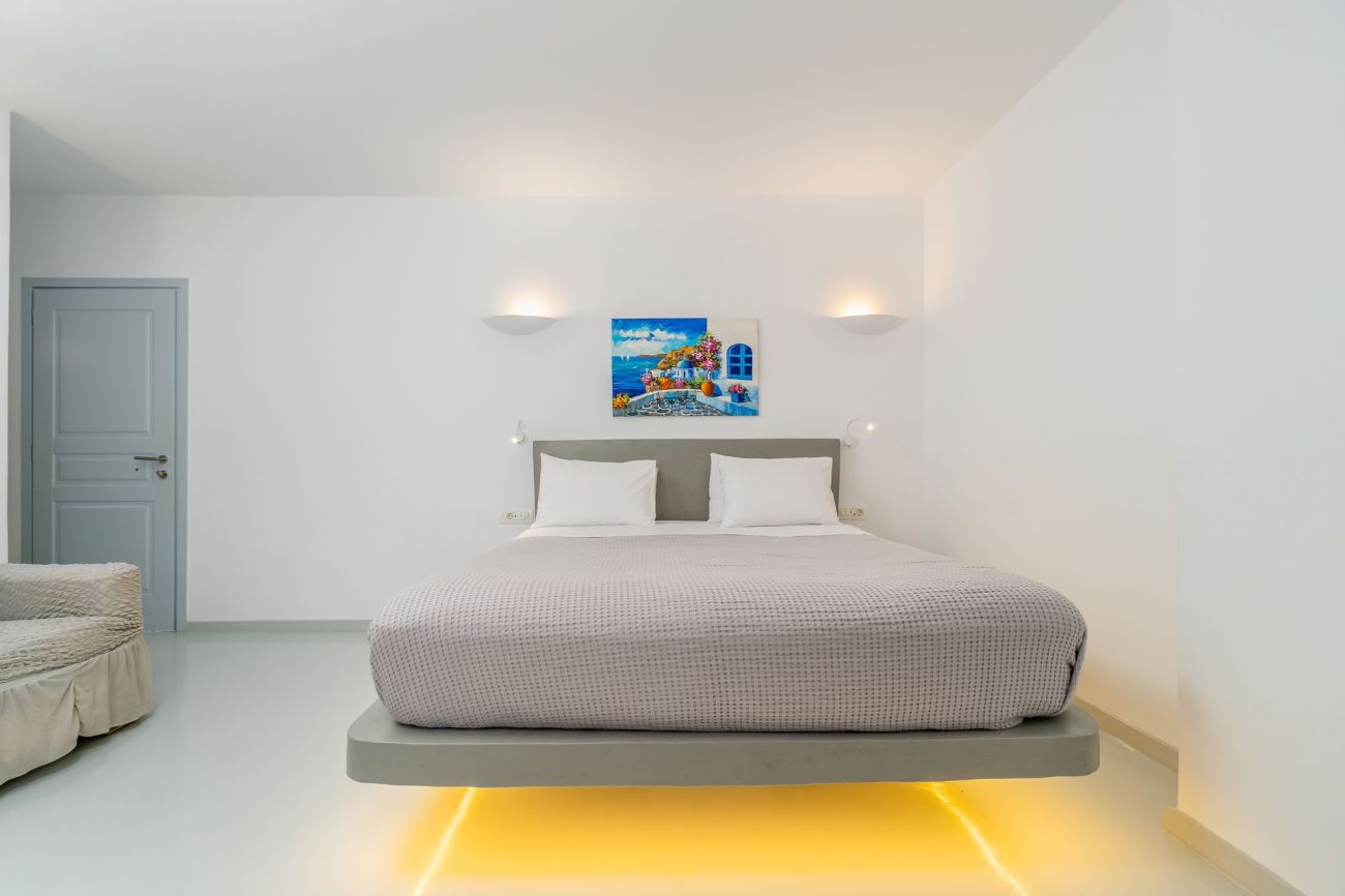 Central Fira Suites
