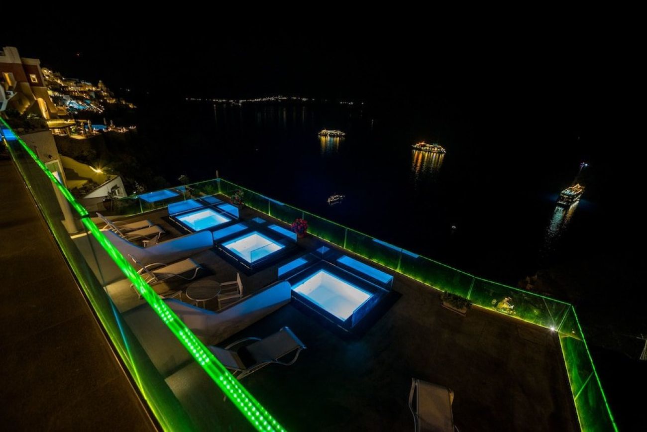Kratiras View Luxury Suites 3*