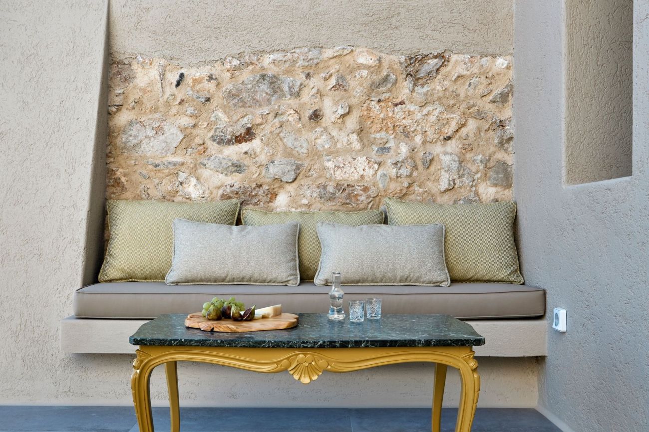 Aeon Suites Santorini 4*
