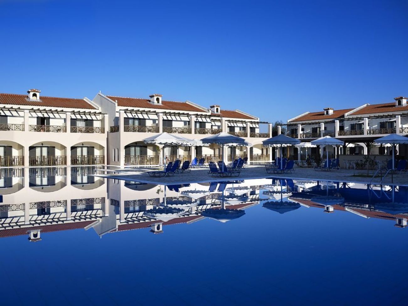Roda Beach Resort and Spa 5*