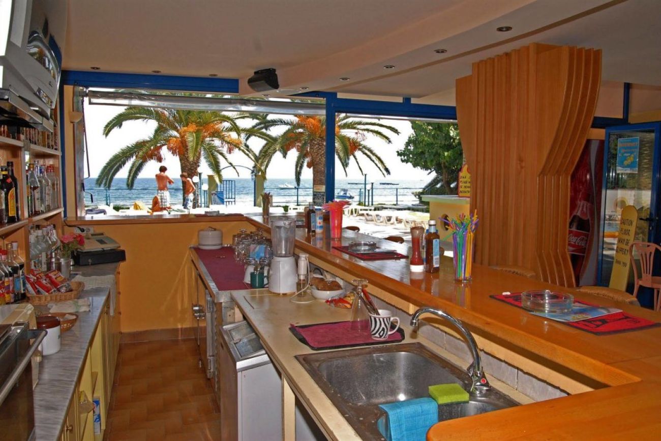 Roussos Studios 2*