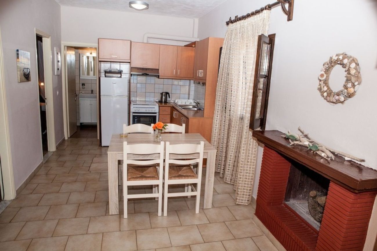 Eleana Apartments and Studios