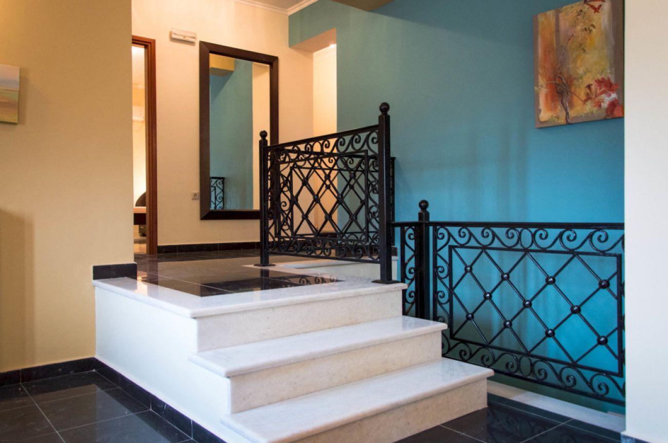 Leone Luxury Villas 4*