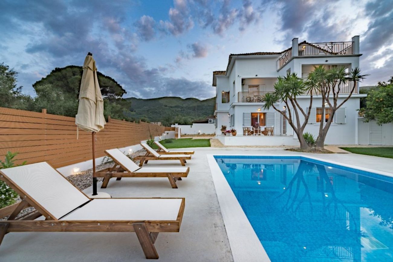 Villa Status 4*