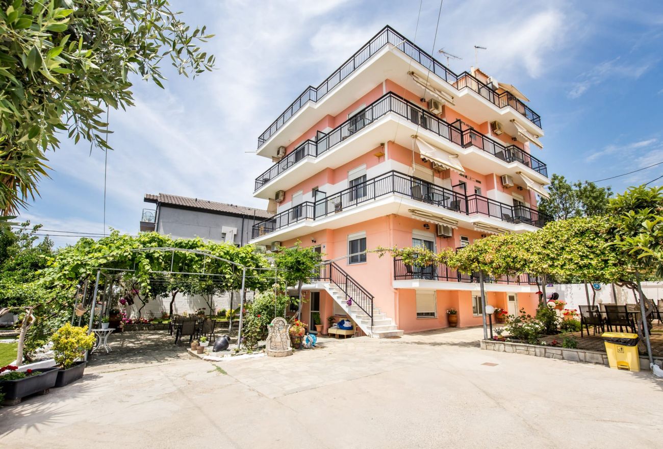 Ianos Apartments