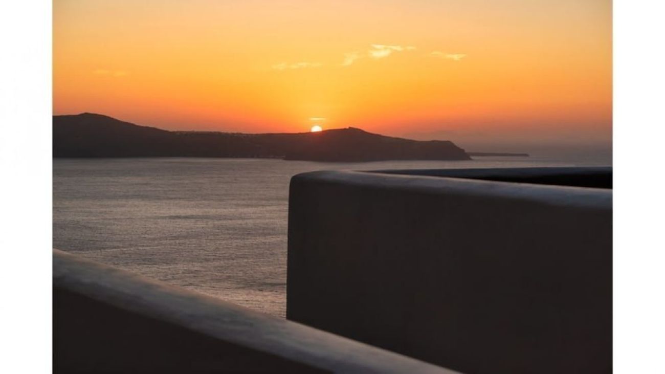 Villa Dusk and Dawn in Fira 4*