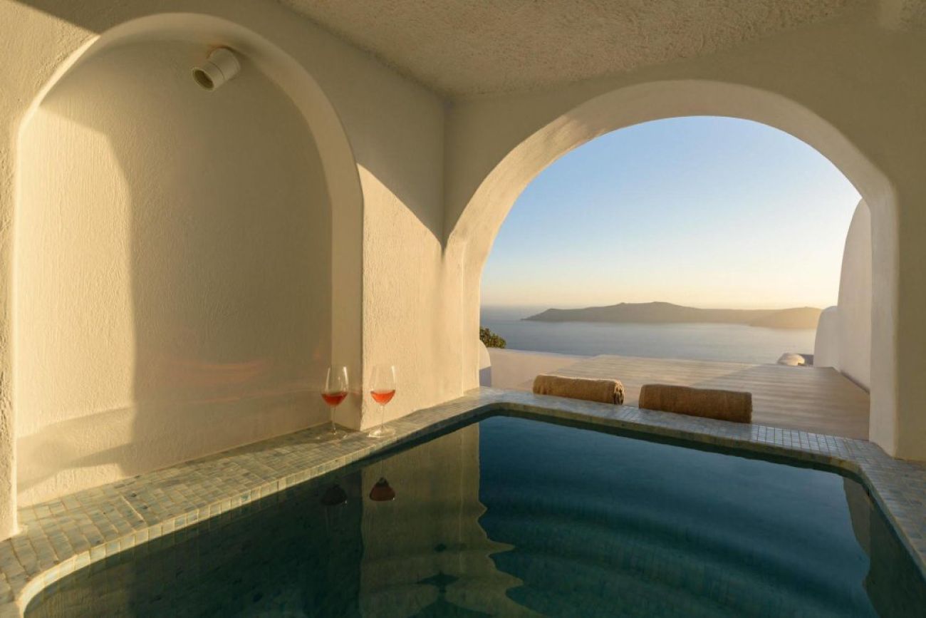 Abyssanto Suites & Spa 4*