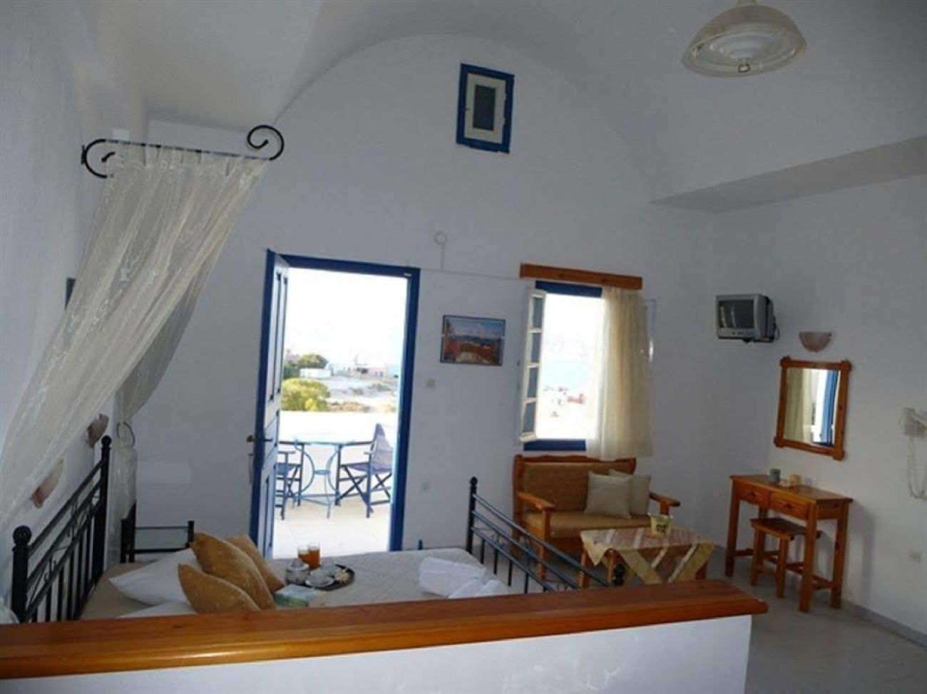 Thira's Dolphin 3*