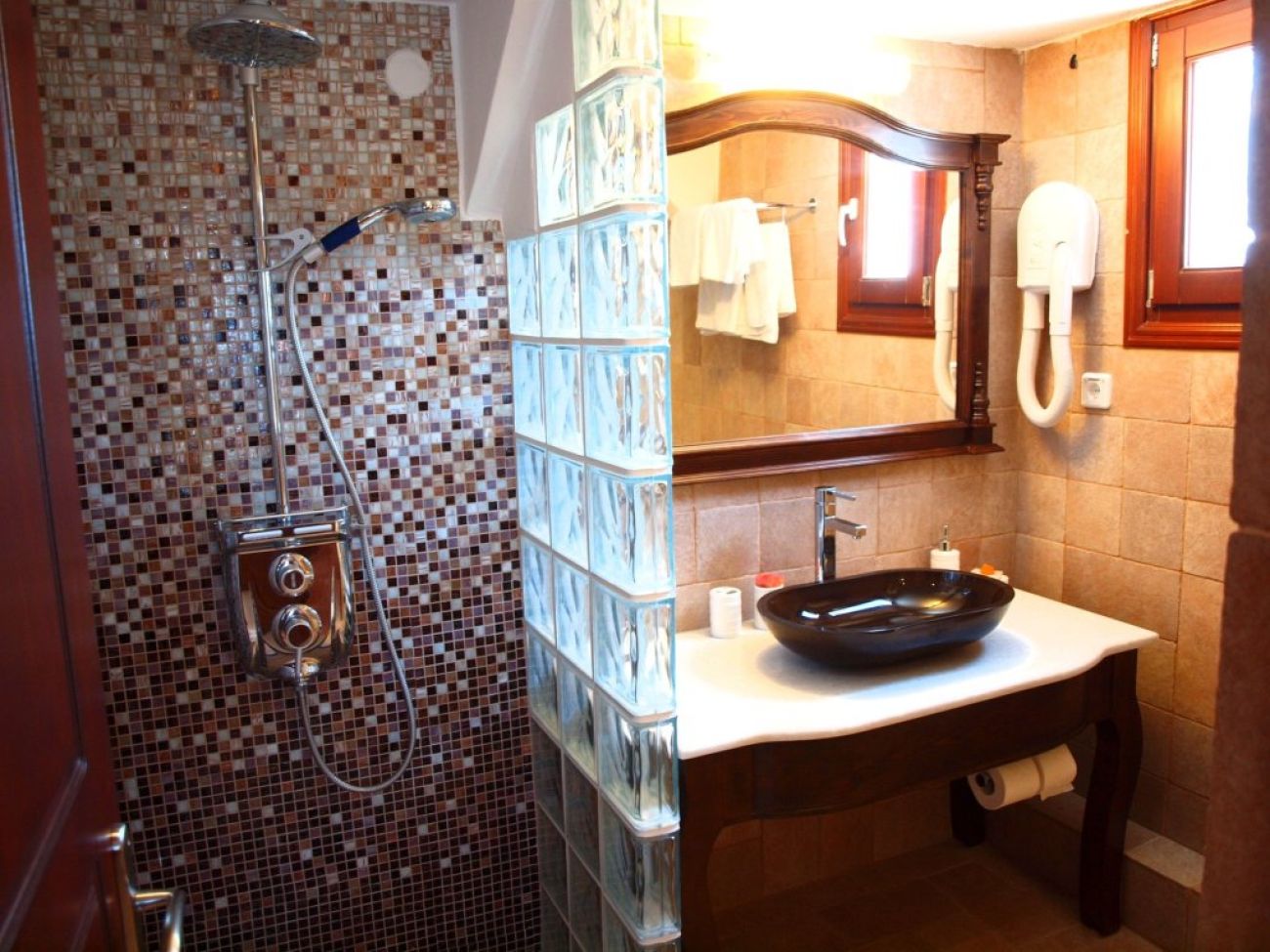 Smaragdi Hotel 3*