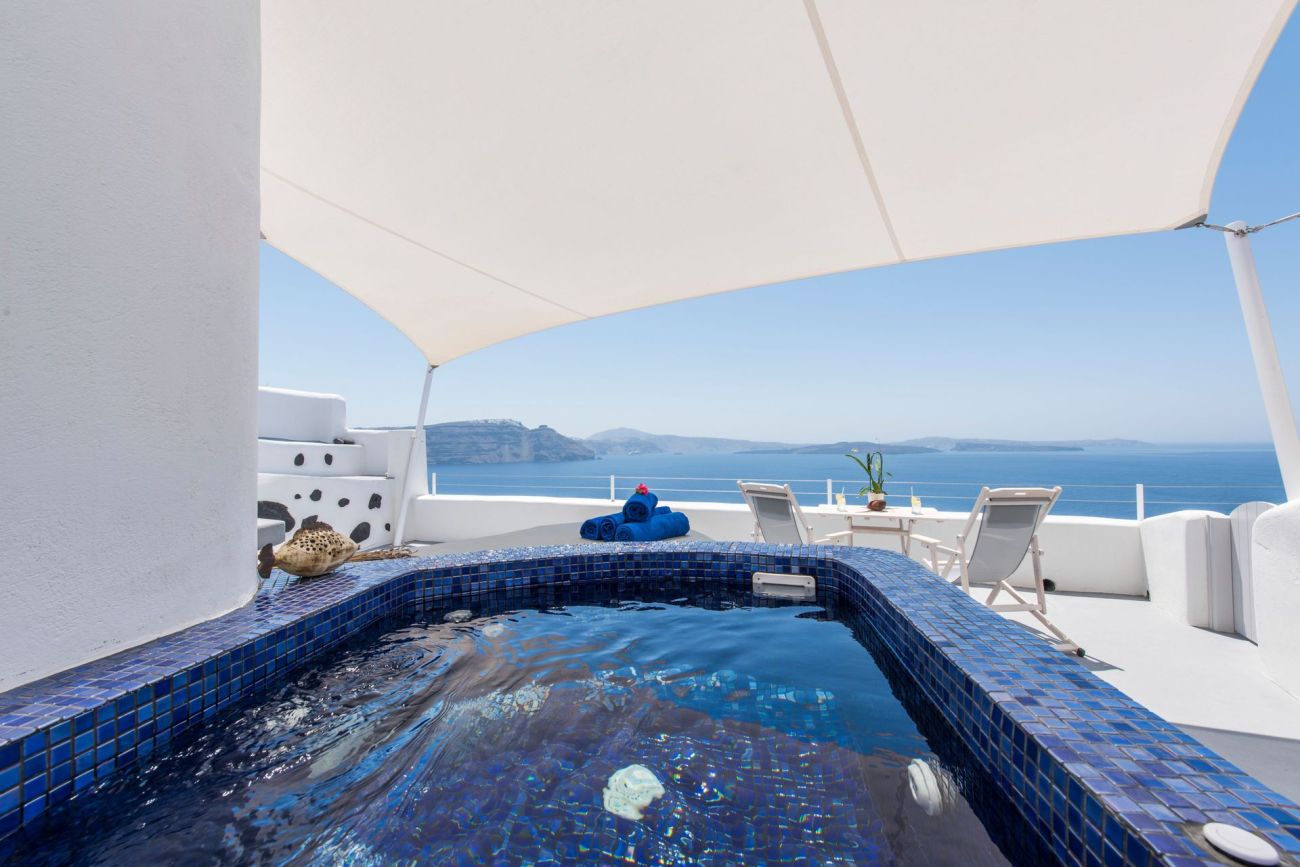 Ambition Suites Santorini 3*